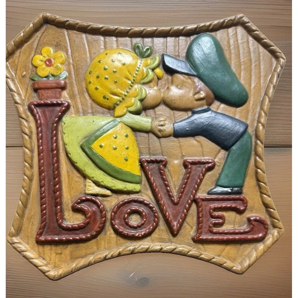 Vtg Chalkware LOVE Wall Hanging Boy Girl Kissing 8” Made n Japan 70’s